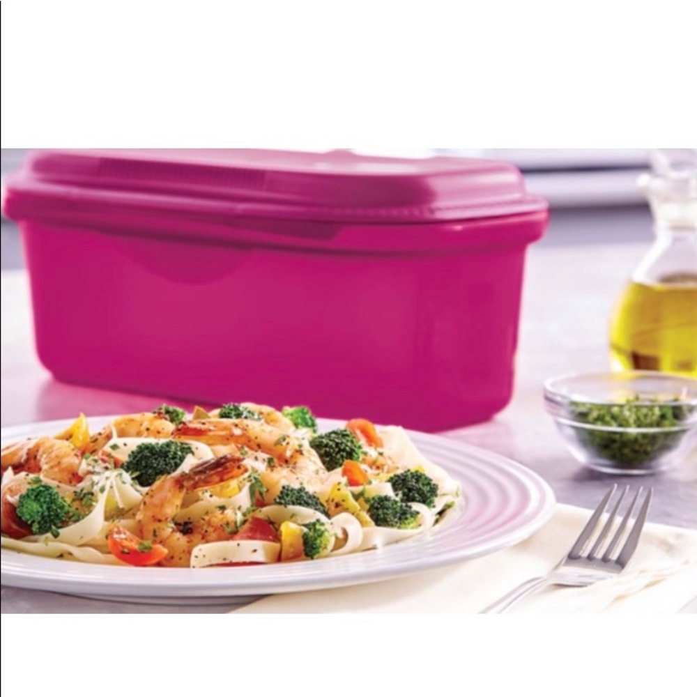 Tupperware - Microwave Pasta Maker
